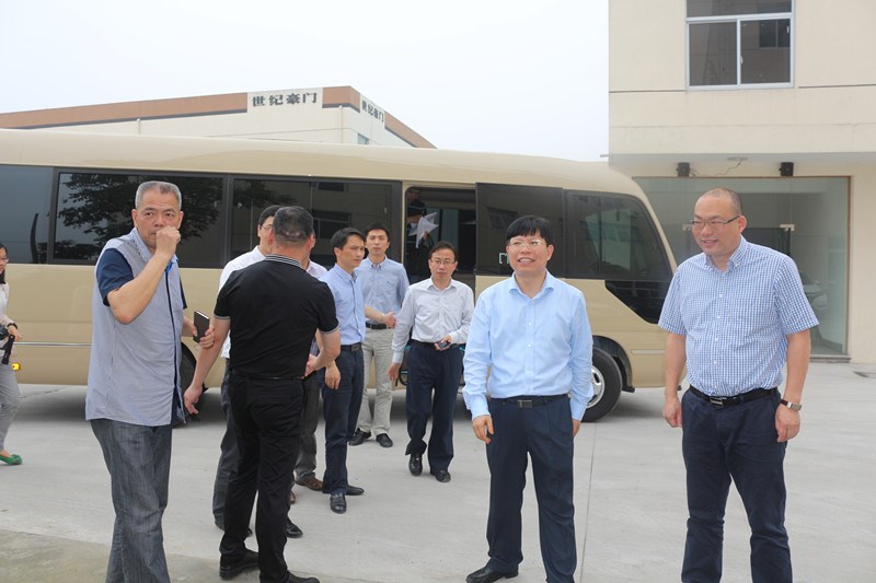 熱烈歡迎嘉興市委常委常務副市長樓建明一行來我公司參觀調研
