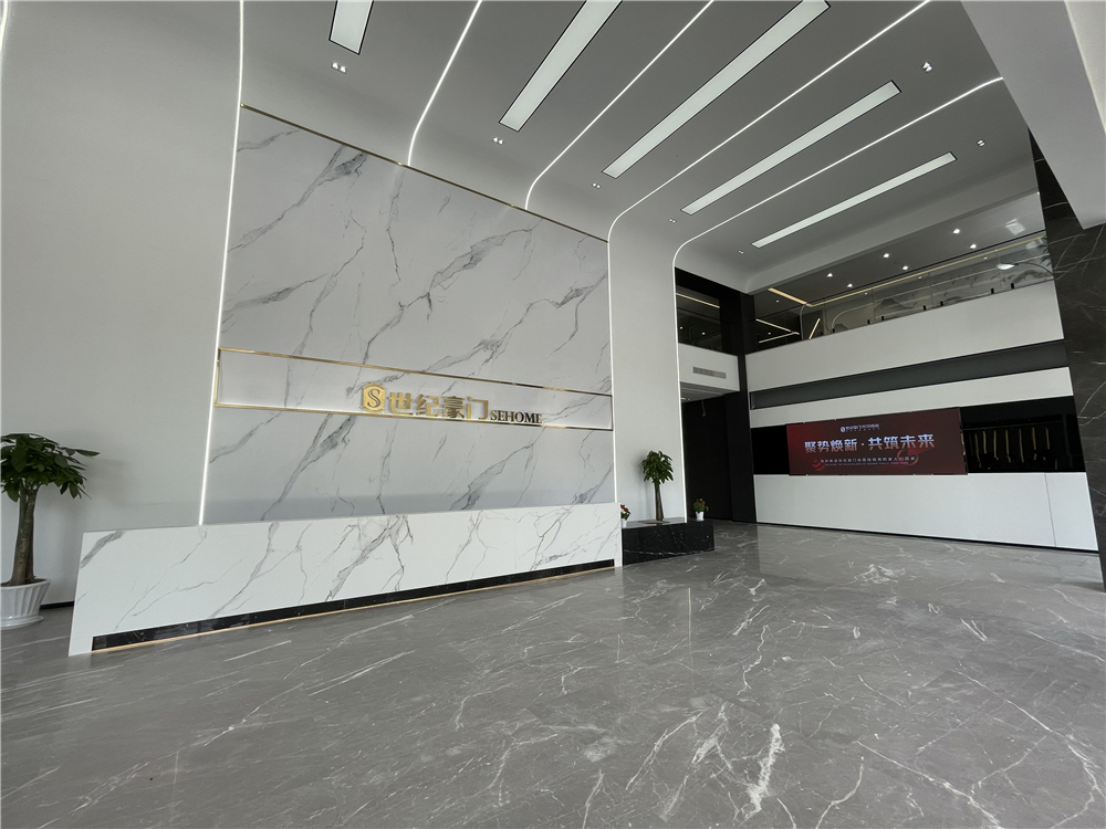 集成墻面十大品牌展廳前臺.jpg
