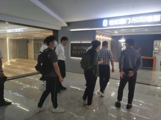 熱烈歡迎火星人集成灶董事長(zhǎng)一行蒞臨世紀(jì)豪門(mén)參觀考察